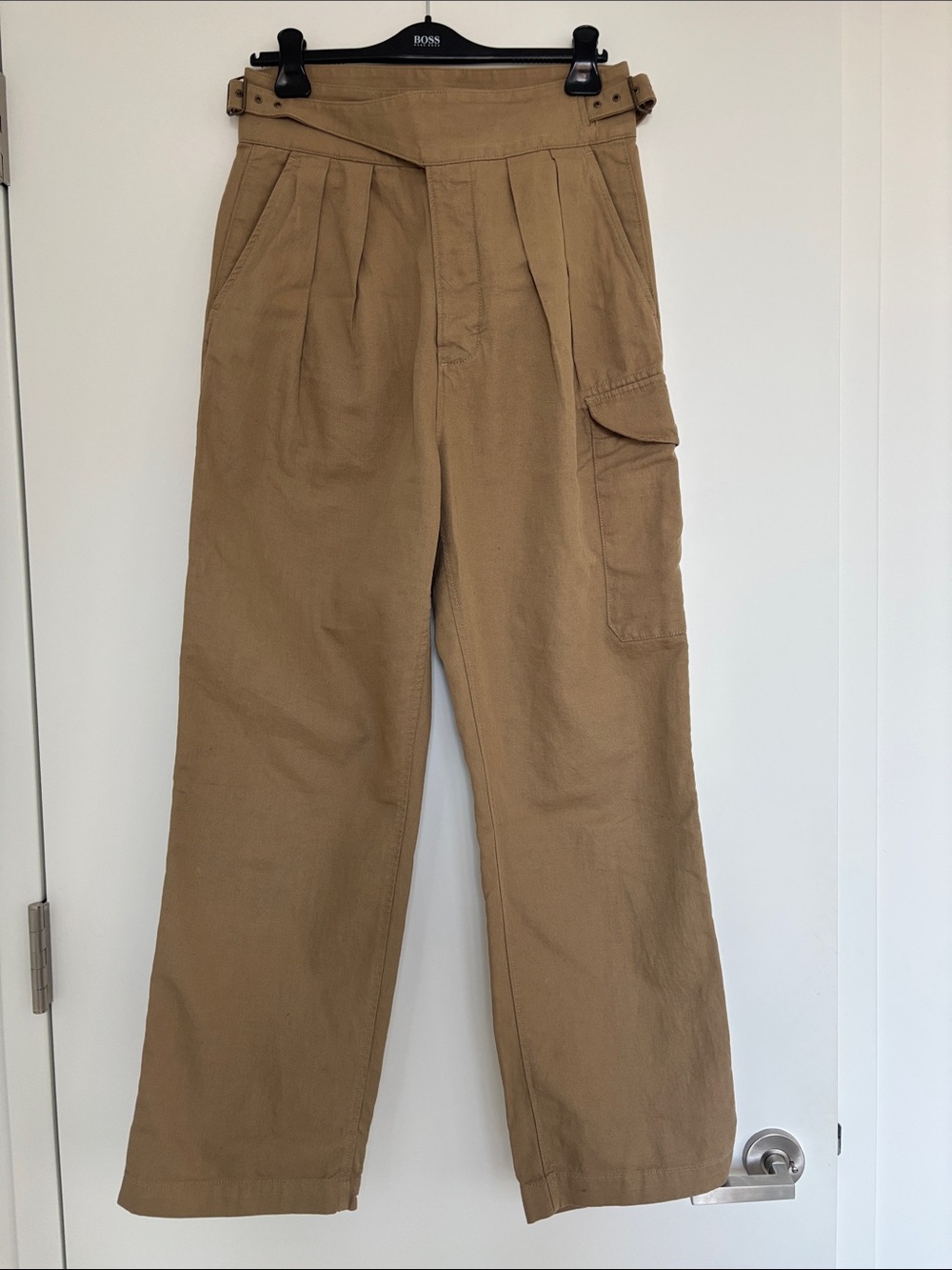 Banana Republic Wide-Leg Cargo Pants in Tan